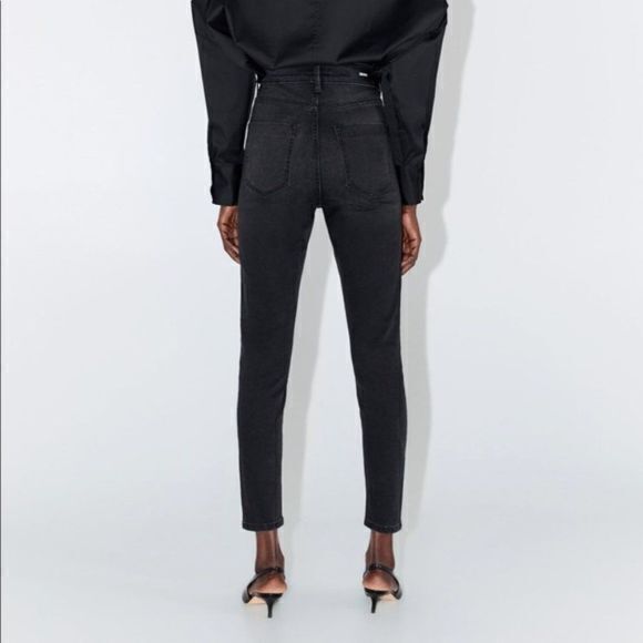 ZARA High Waist Button Fly Ankle Cropped Jeans Black Womens Size 2 Denim - Picture 2 of 9